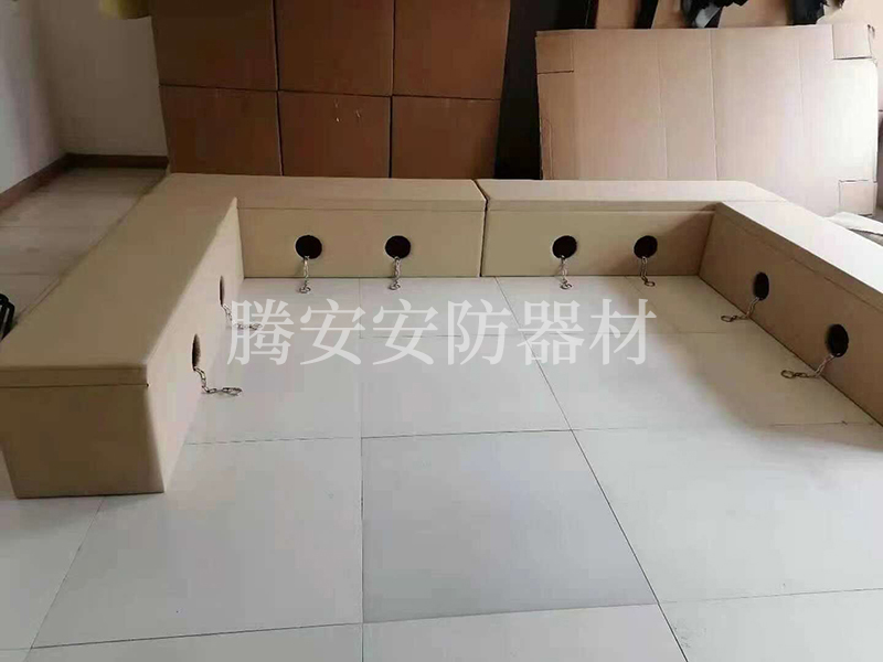 審訊椅廠家的犯人椅都分為幾種，使用過程中都有什么注意的地方？